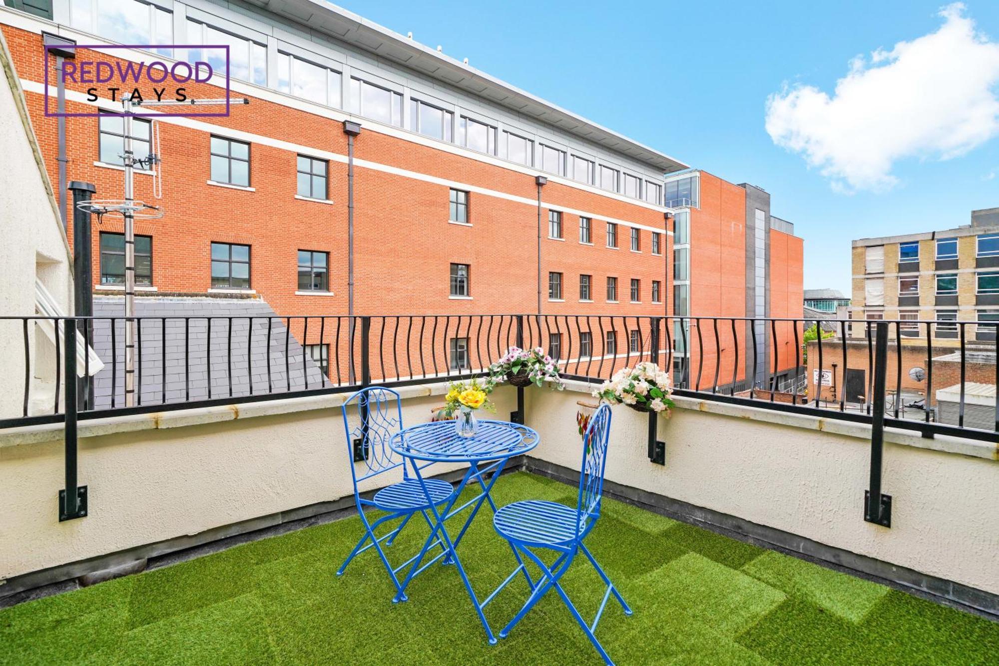 Top Quality 2 Bed 1 Bath Apartments For Contractors By Redwood Stays Reading Bagian luar foto